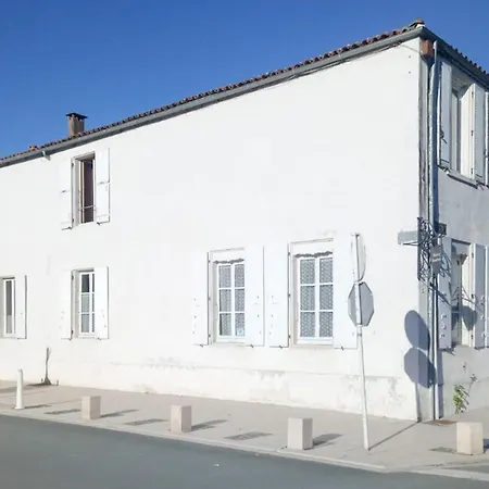 3 Bedroom Awesome In * Le Château-dʼOléron