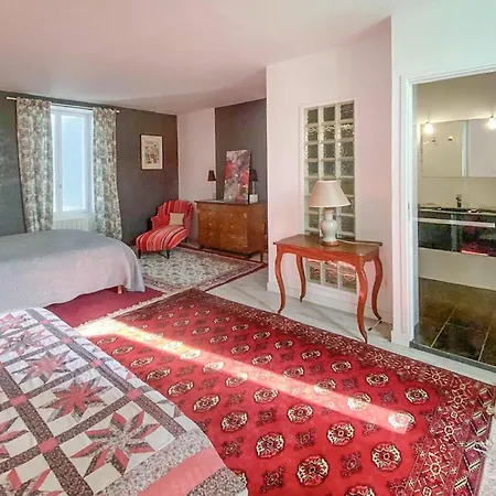 3 Bedroom Awesome In * Le Château-dʼOléron